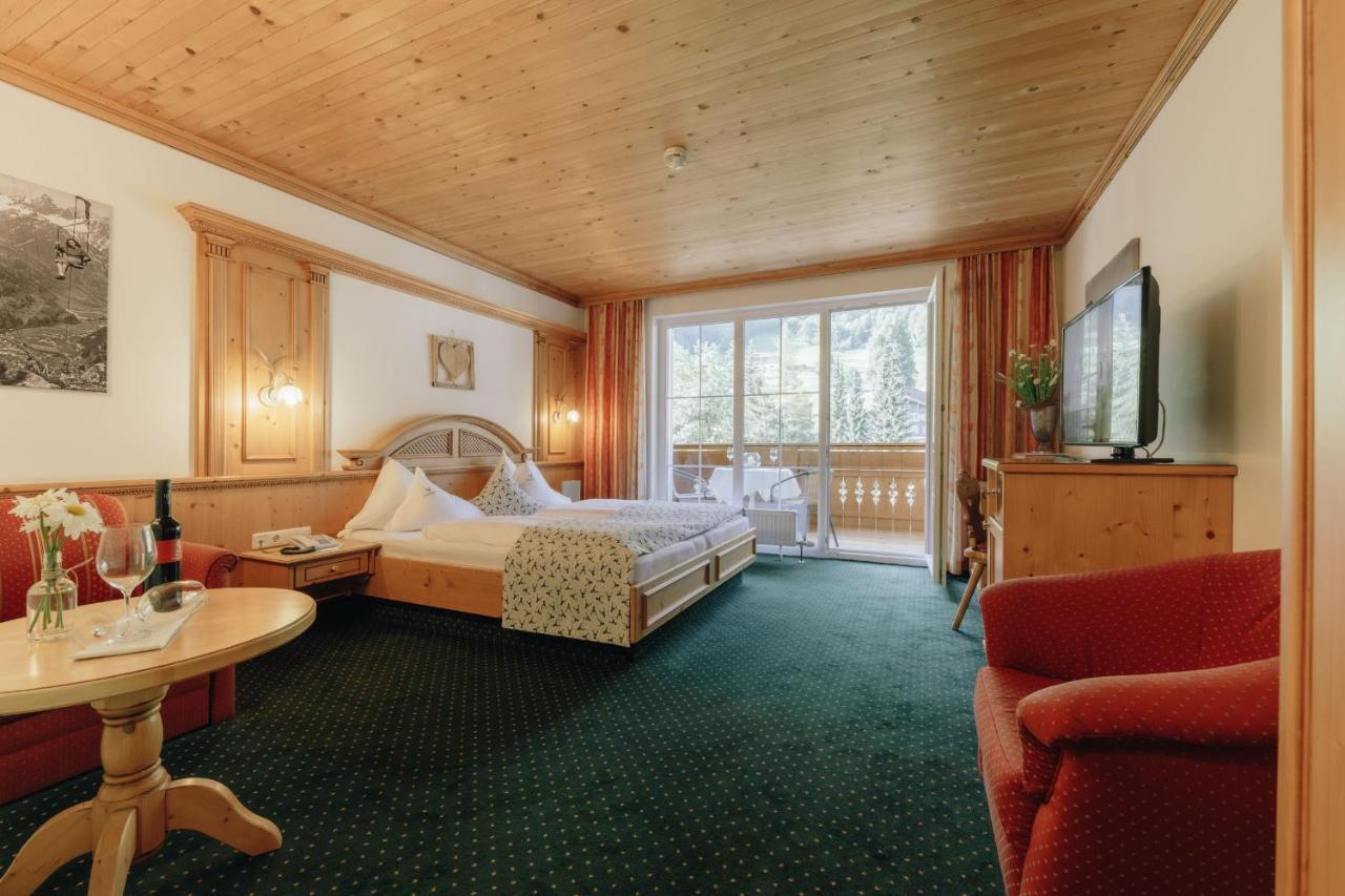 Hotel Hirschen Silbertal Exterior photo