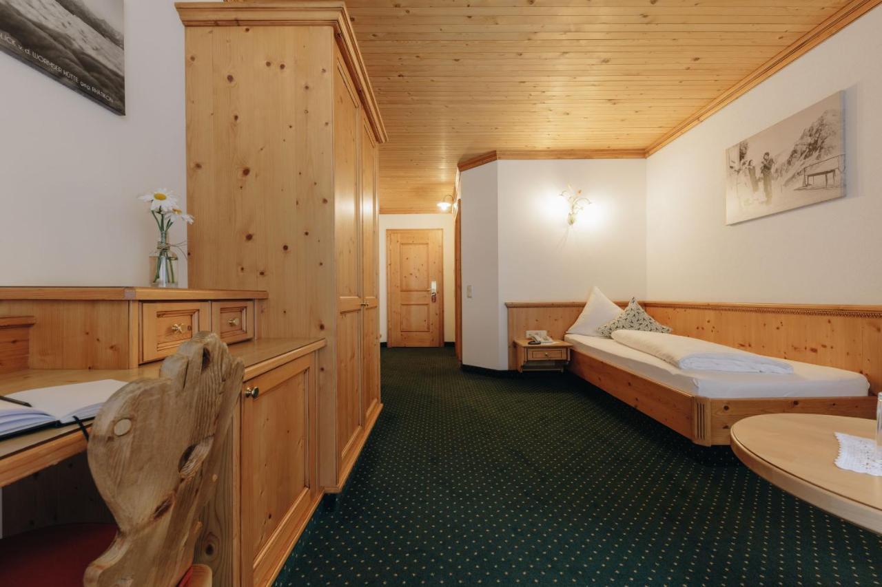 Hotel Hirschen Silbertal Exterior photo